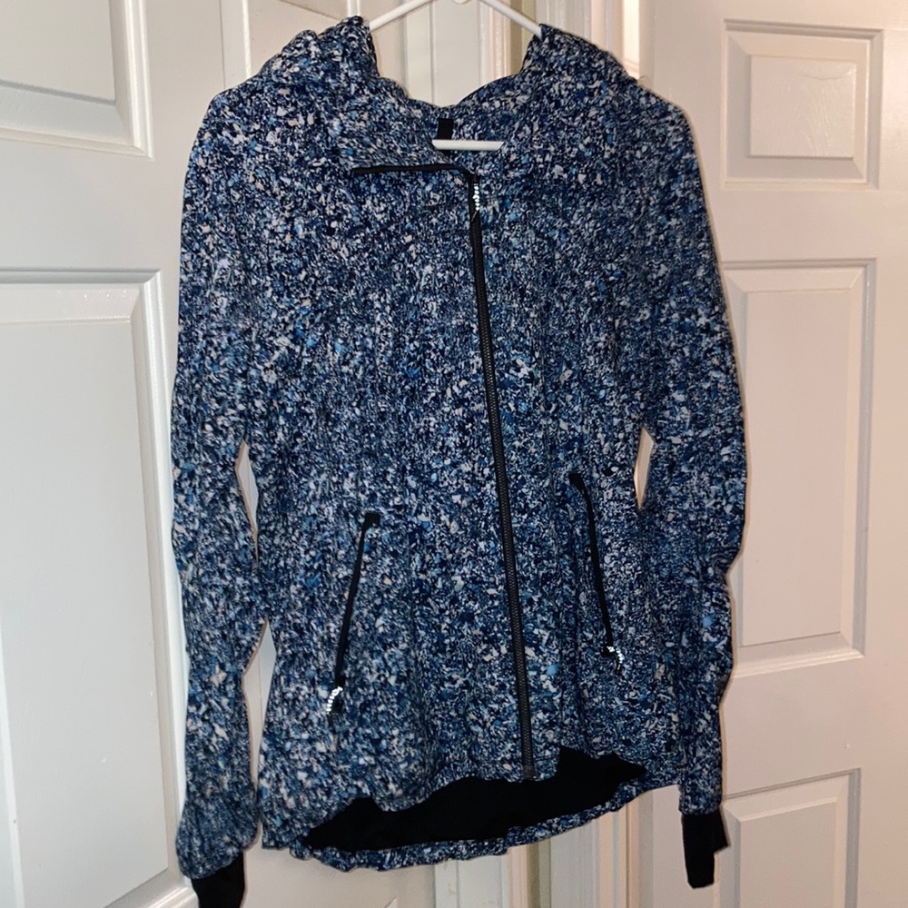 Lululemon Windbreaker in Amazing Condition!